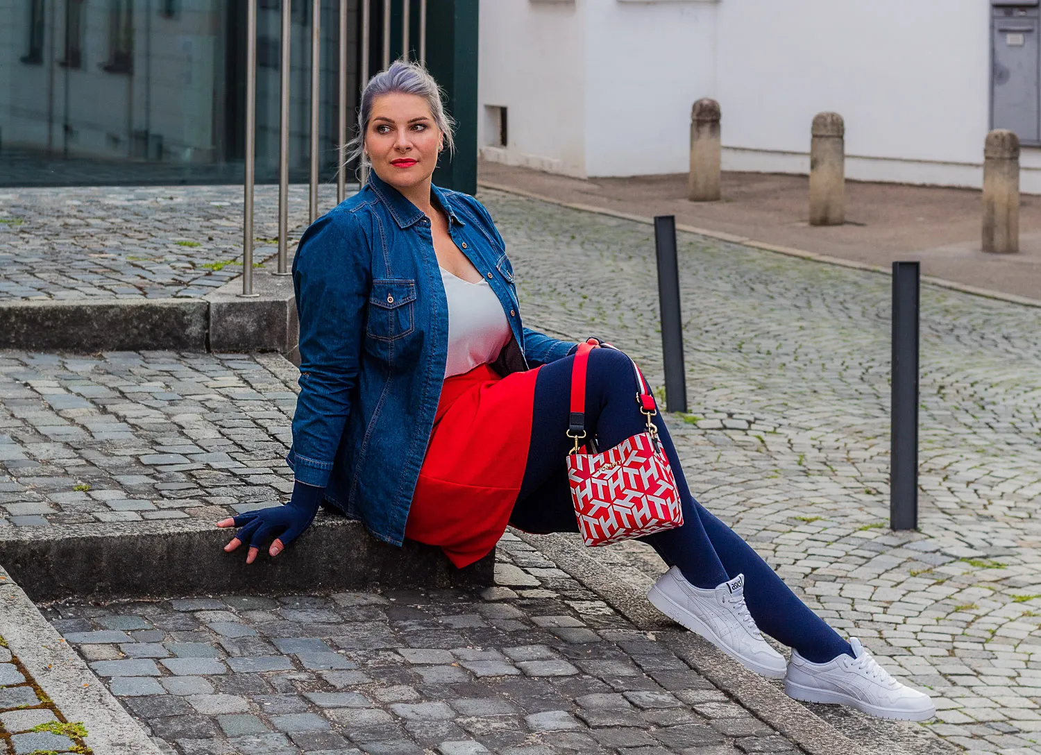 Marineblau: Der knallige Plus Size Denim Look für den Herbst in Kompressionsstrumpfhose