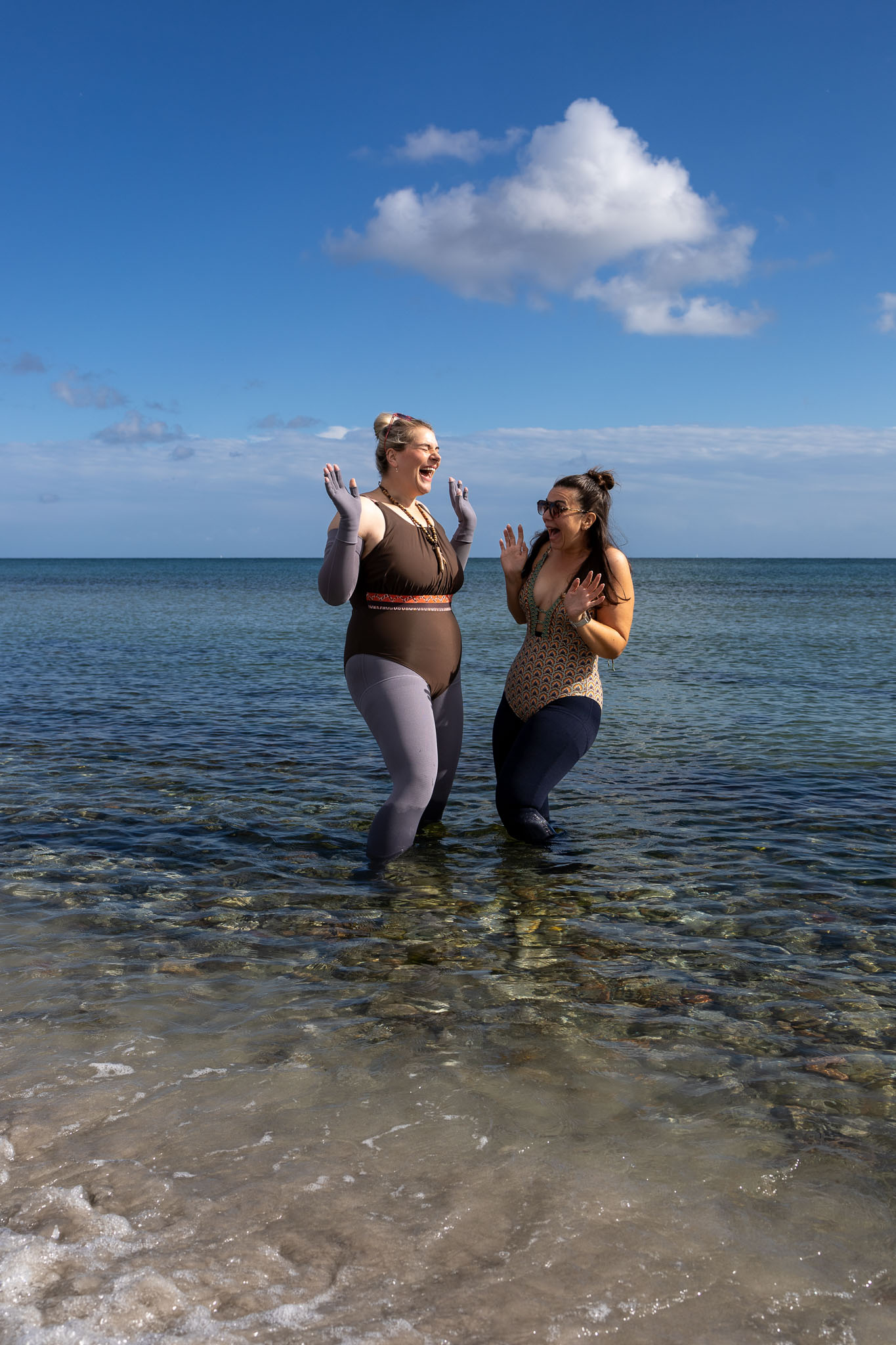 Schwimmen in Kompression Caroline Sprott Vanessa Reins Lipödem Flachstrick-Kompression Baden Meer Medi