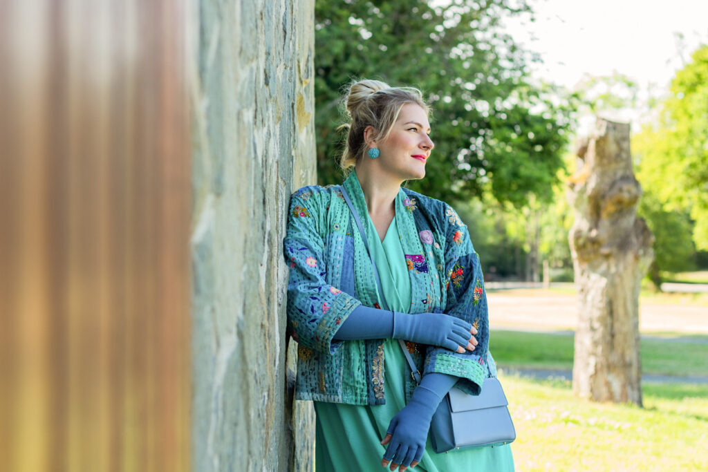 medi Lichtblau Lipödem Mode Caroline Sprott mediven 550 Flachstrick-Kompression Fashion Plussize Health Influencer Armkompression