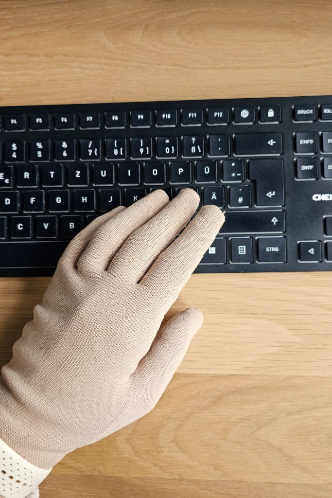 Nahtlose Kompressionshandschuhe mediven esprit SL für Lymphödem - Detailansicht
