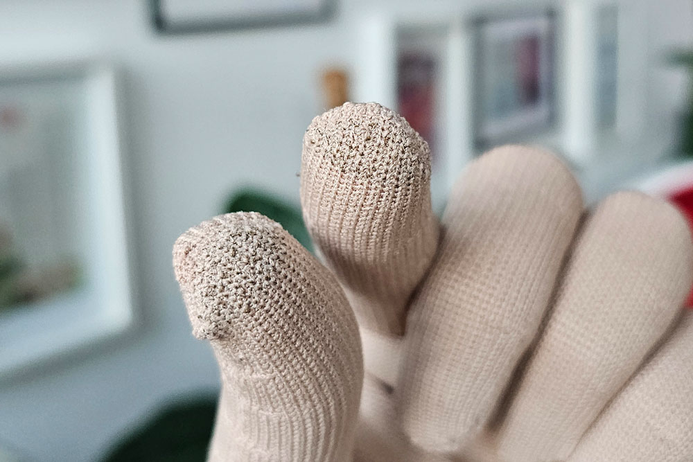 Smart-Touch Funktion bei Kompressionshandschuhen - Touchscreen bedienen mit geschlossenen Fingerspitzen