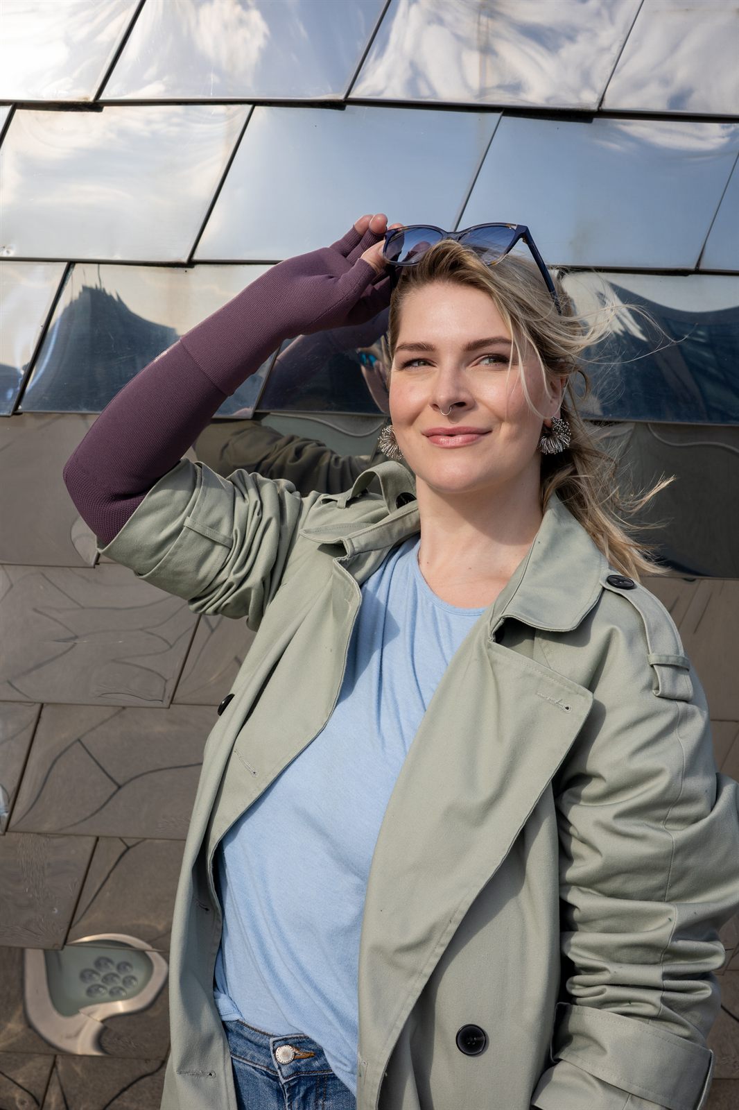 Samtviolett als Kompressionsarmstrumpf, passend zu grünen Augen